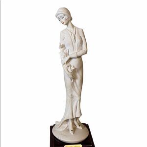 Capodimonte Giuseppe Armani Florence Italy “lady with flowers “ porcelain figure
